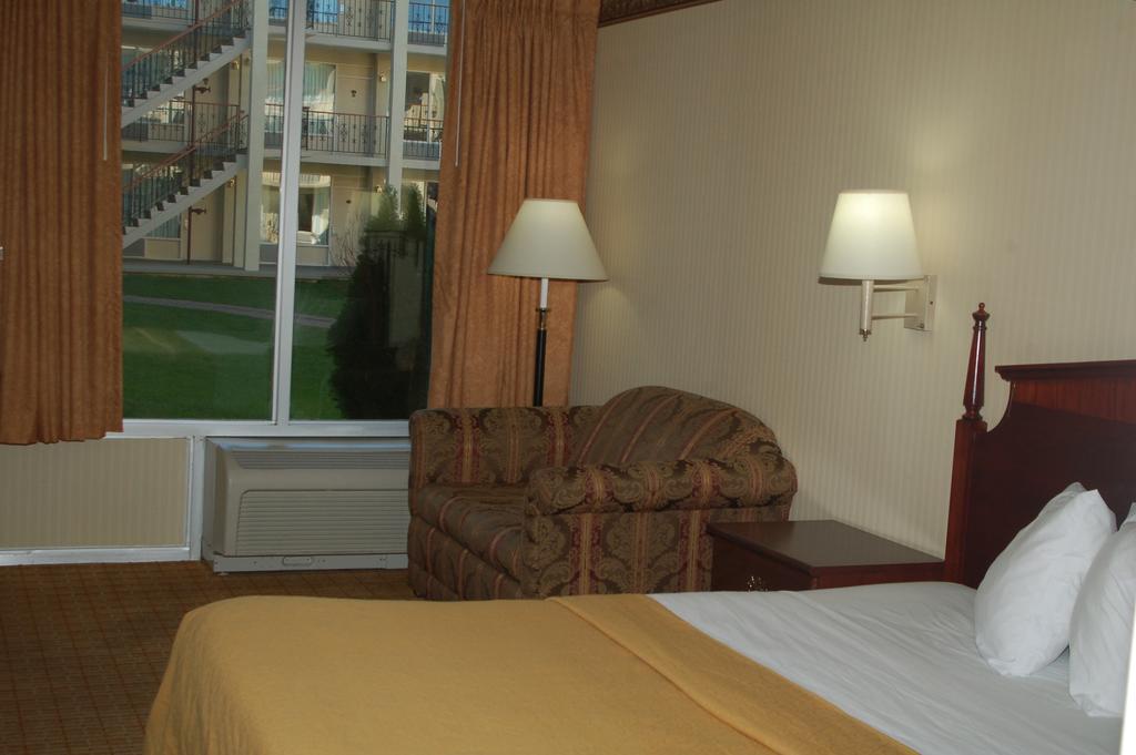 Stayapt Suites Alexandria-Fort Belvoir Екстер'єр фото